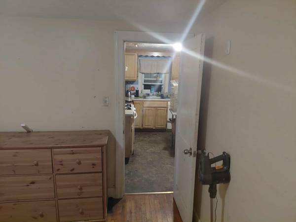 $900 / 2br - Casa compartida con 1 soltero al lado de un campo enorme! (holbrook)63699450206467122