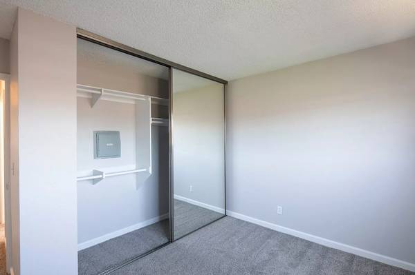 $2,195 / 2 habitaciones - 921 pies² - Vive la vida urbana en el corazón de El Cajon (El Cajon)63657292426883123