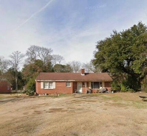 Spacious 4 Bed/1.5 Bath Single Family Home in Montgomery, AL - $1650/m 1
