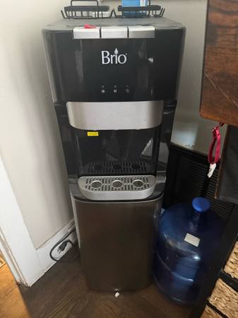 Brio Water Dispenser + 5 Gallon Container 1