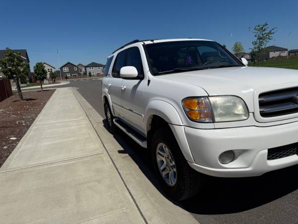 Sequoia Toyota 2003 - $8,700 (Puyallup)63623096804737123