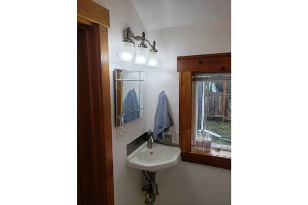 $1,200 / 1br - Cozy Guesthouse in Seattle, Sleeps 4+ Adults64189718594435121