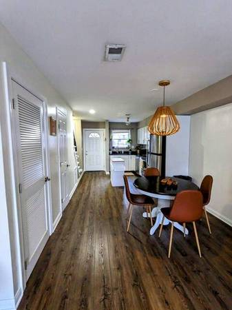 Cute Grandview Condo with Ideal Location! 1