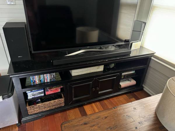 Tv Stand Must Go By Friday 1