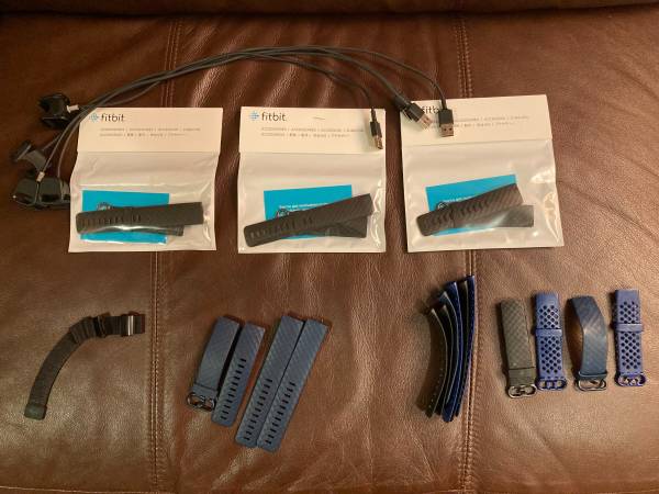 Fitbit Charge 4 - bands & chargers 1