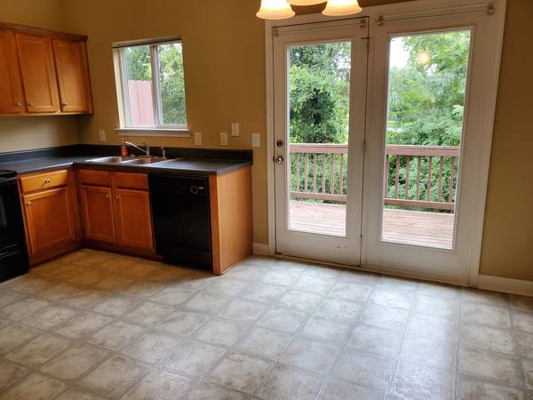 $1,495 / 2br - 1100ft2 - Townhome - convenient to Nashville, Airport, Lake - 2 Bed, 1.5 Bath (Nashville, Donelson, Hermitage)63924811305858124