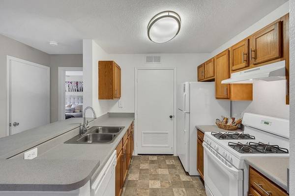 $1,329 / 2br - 990ft2 - Two bedroom available now, unrestricted income (Spring Hill)63991084757122123