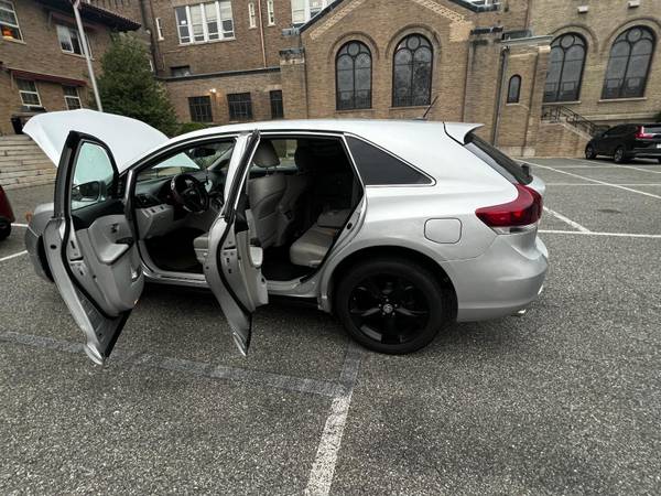 Toyota Venza 2013 - $8,500 (New Rochelle)63654708837377123