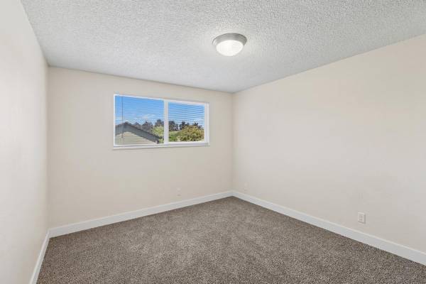 $1,349 / 2br - 862ft2 - Recreation Room, Covered Parking, Disposal, Laundry Facilities (Sheldon/Coburg Rd.)63977276873603122