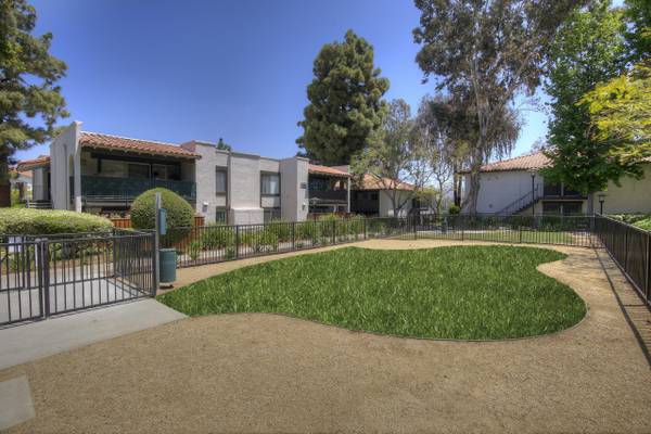 $2,945 / 2br - 962ft2 - On-site Maintenance and Management, Large Closets, Two Dog Parks (300 Rolling Oaks Dr, Thousand Oaks, CA)63800711588737122
