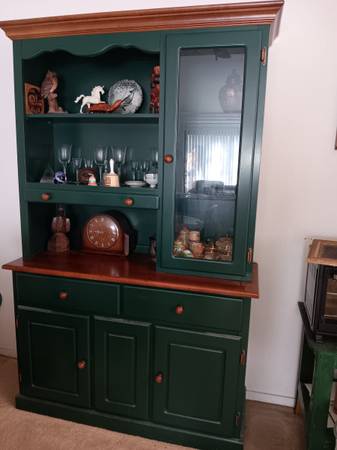 Dining Room Set (Table+2 Piece Hutch) 1