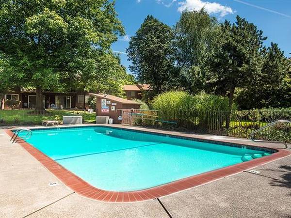 $1,306 / 1br - 685ft2 - Disposals, Laundry Rooms, Red Tail Golf Course, Covered Parking63672582552707124