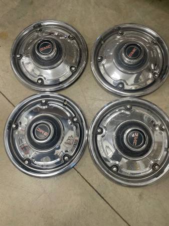 1967-72 GMC hub caps 1
