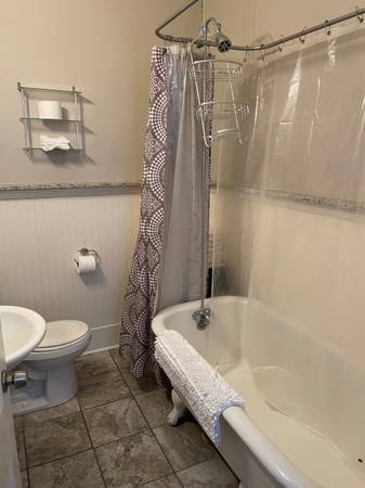 $990 / 1br - Acogedor y luminoso apartamento de 1 dormitorio, 1 baño en Mission St cerca de Hwy 1 (Santa Cruz)64055520407937122
