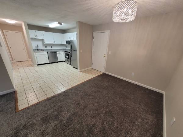 $2,100 / 2br - 937ft2 - Large 2 Bedroom Condo - Heat/Hw Included - $2100/mo (South Manchester)63931922226435122