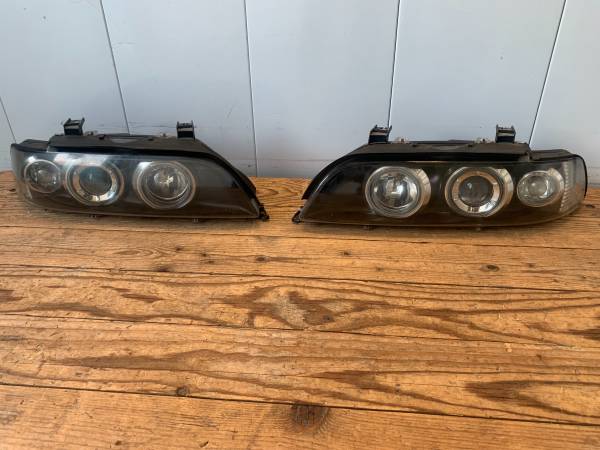BMW PARTS- E39 AFTERMARKET HEADLIGHT ASSEMBLIES 1