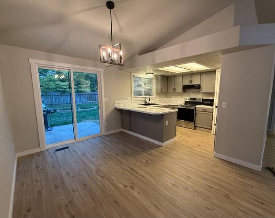$2400.00 / 3br - 1200ft2 - Charming 3 Bed/2 Bath Single Family Home in Meridian - $2450/mo63794970642051124