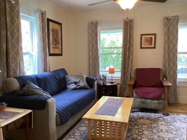 $2,700 / 2br - Beautiful sun soaked fully furnished first floor large apartment Easth (Easthampton)64017045531906123