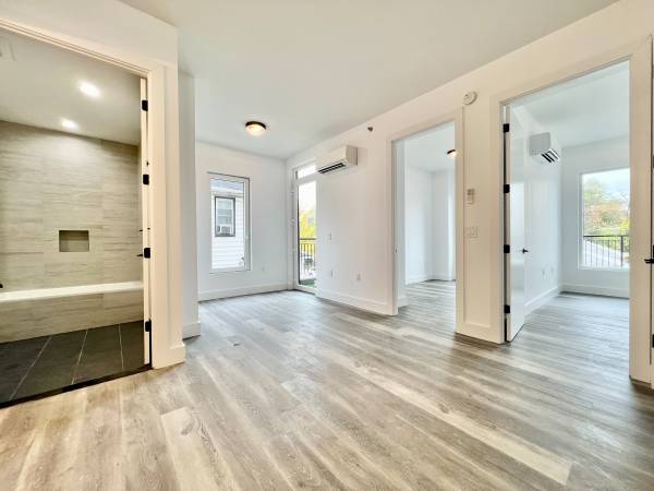$3,100 / 2br - Sleek 2BR w/ Rooftop & Gym – Flatbush $3,100 (3321 Glenwood Rd #2E) (Brooklyn)63788384688515120