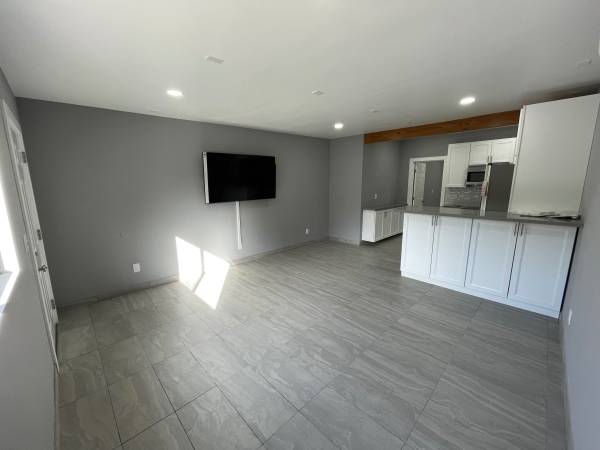 $2,000 / 1br - Private! 1bed 1 bath63701034724865120