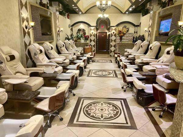 Venus Nails & Spa Equipment Auction - $1