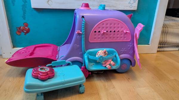 Doc Mcstuffins Mobile Clinic 1