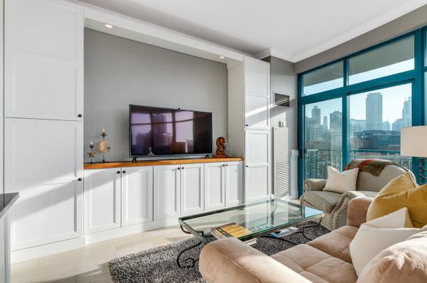 $3,062 / 2br - 1310ft2 - full size whirlpool tub 2 br -2 ba in-unit laundry (Chicago)63771219268353121