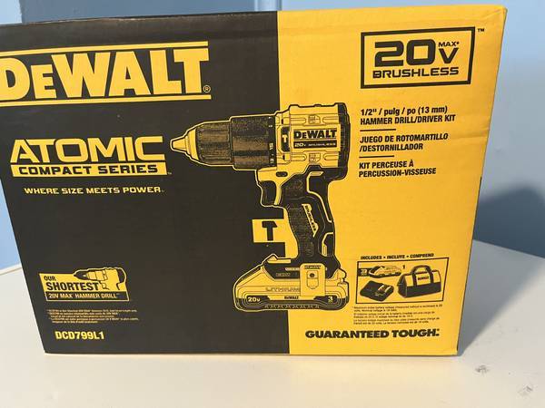 DEWALT 20V Max ATOMIC 1/2" Hammer Drill Kit DCD799L1 1