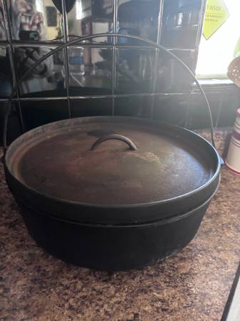 Vintage Dutch Oven Cast Iron #14 Footed Camp Stove Oven with Lid 1