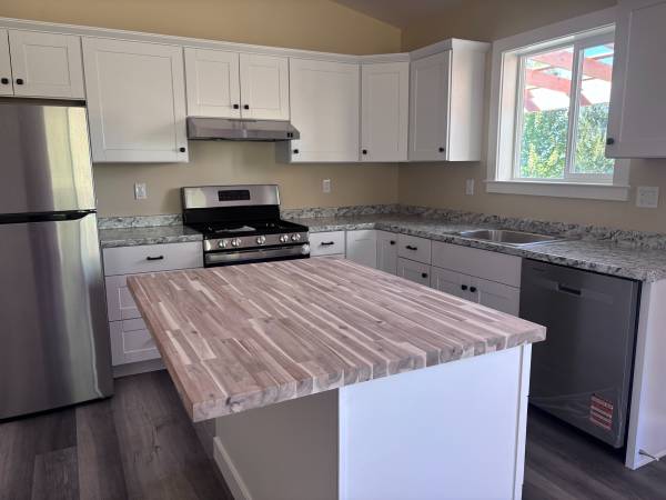 $2,350 / 1br - Cabaña campestre personalizada y completamente nueva de 1 dormitorio + habitación adicional63952105645698120