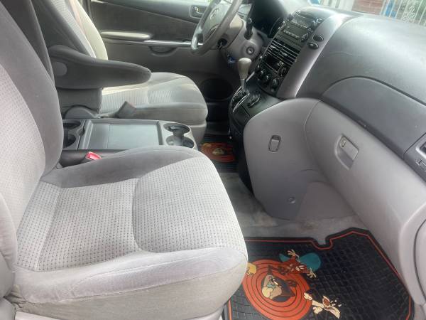 Mint condition//family van - $4,300 (Queens village)63654711479299124