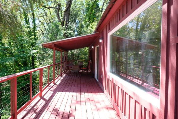 $1,600 / 2br - 1400ft2 - Renovated  Home Overlooking Canyon (Dunsmuir)63678201374979124
