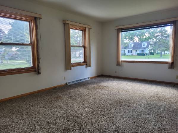 $375,000 / 4br - 1622ft2 - 4 bedroom, 2 Full Baths, Cape Cod (New Berlin)64152183682691124