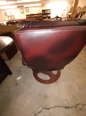 Leather Arm Chair with Ottoman - $200 (Colorado Springs)62940364392705122