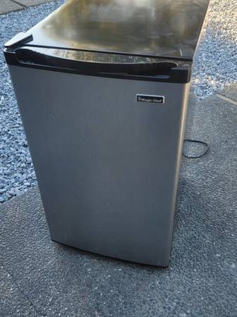 Magic Chef mini fridge 1