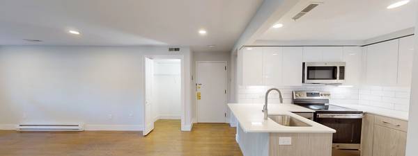 $2,400 Chestnut Hill Studio w/ In-Unit Laundry – $2400 Available Now (Boston)63996693199618123