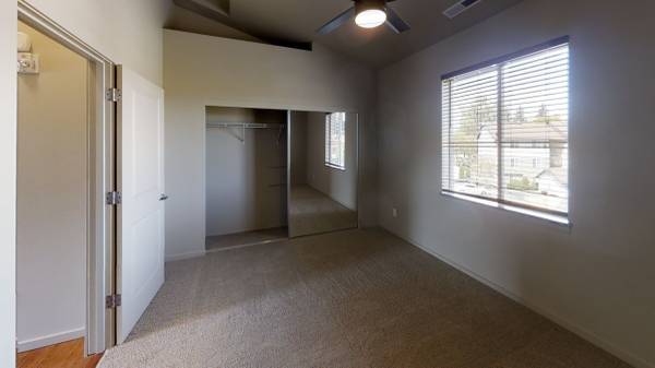 $1,585 / 1br - 669ft2 - Top Floor 1 Bedroom Home! Vaulted Ceilings! Move in Specials!! (Vancouver)63831535922179122