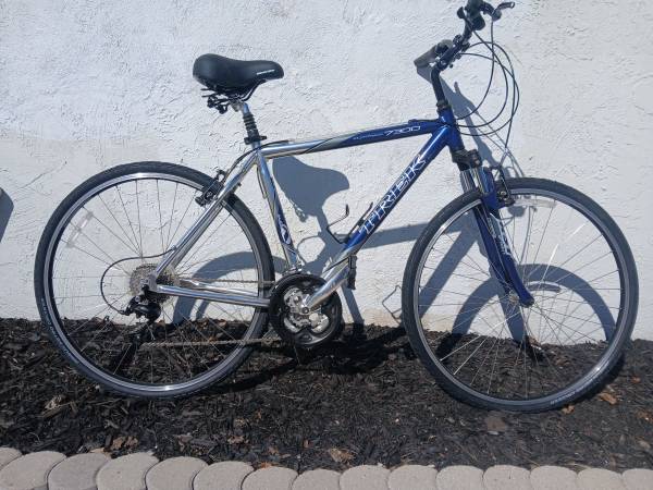 Trek Multitrack 7300 Comfort Hybrid 20" Blue/Silver 1