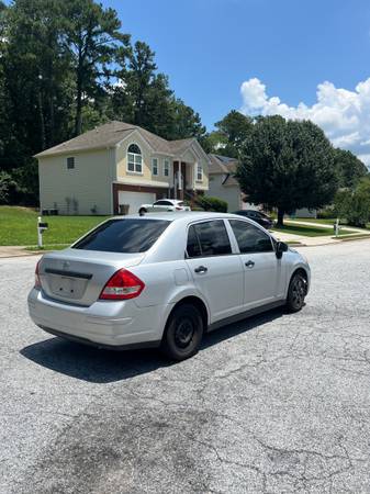 2010 Nissan Versa 120k miles $2000 - $2,00063620718303107124