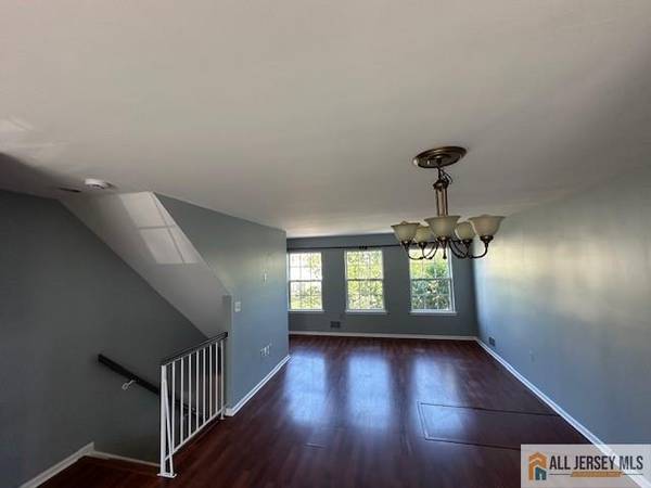 $2,800 / 2br - Casa adosada de 3 pisos con garaje (Sayreveille)63676328571523121