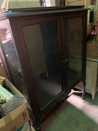 Antique china/curio cabinet 1