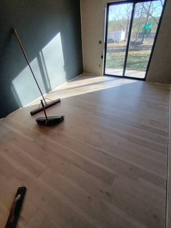 Flooring installation experts/Maintenance  (Pricing in description) 1