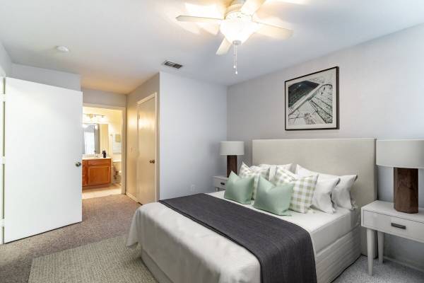 $1,329 / 2br - 990ft2 - Your new home is waiting for you (Spring Hill)63976137854978121
