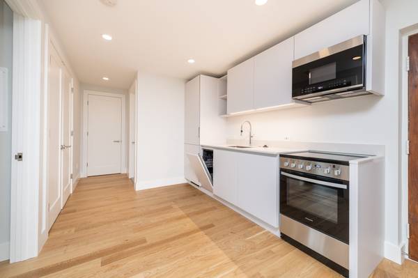$2,700 / 1br - **SOMERVILLE-SPRING HILL-11/1/25 MOVE-IN; NO BROKER FEE, PARKING AVAIL (Spring Hill)63856337683715122
