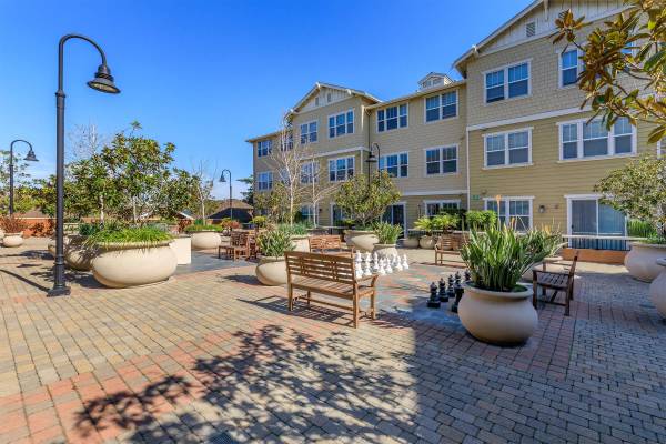 $2,870 / 2br - 1405ft2 - 2B/2.5B, Washer and Dryer in Home, Play Area (alameda)63682796283905122