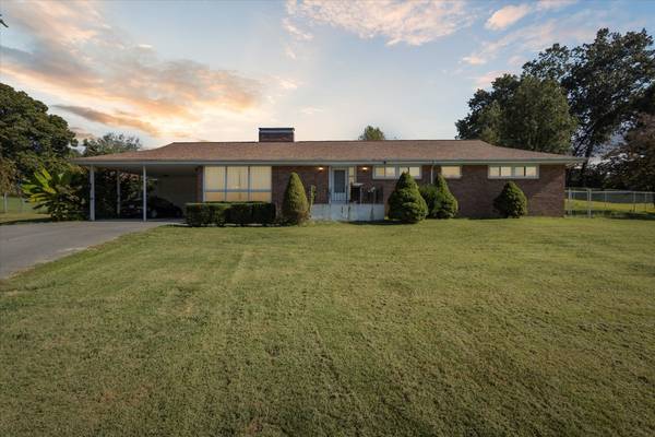 $364,000 / 3br - Updated  3Br 2 Ba Ranch in desirable Colonial Heights Kingsport TN (Kingsport)63905979402883120
