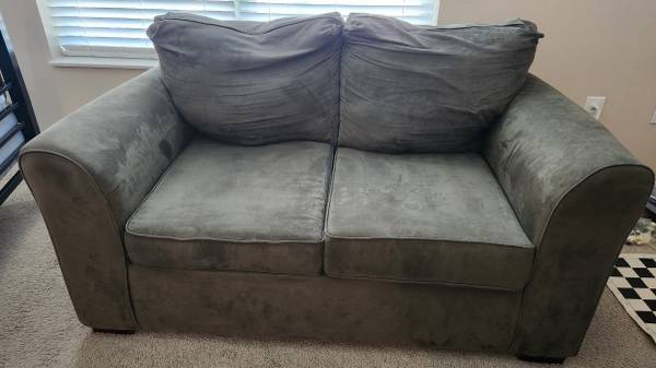 LOVESEAT 1