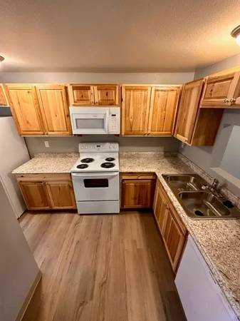 $1,850 / 2br - 816ft2 - Looking for a lovely 2 Bed / 1.5 bath? Search no more! 816 Sq Feet (Lynnwood)63874306036353120