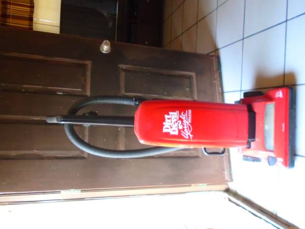 DIRT DEVIL VACUUM CLEANER 1