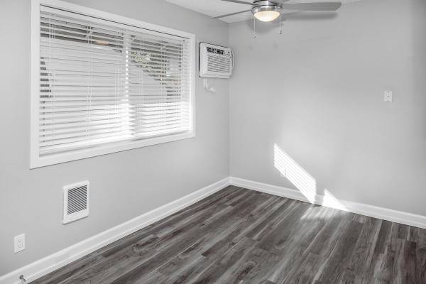 $2,319 / 2br - 1088ft2 - Great 2 bedroom apartment in SE Portland garden-style community! (Reed College)63672653954177124